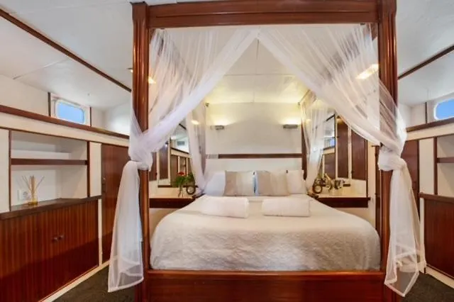 بوتيل فندق Charming Boat In Barcelona - Perfect Getaway سان أدريان دي بيزوس إسبانيا