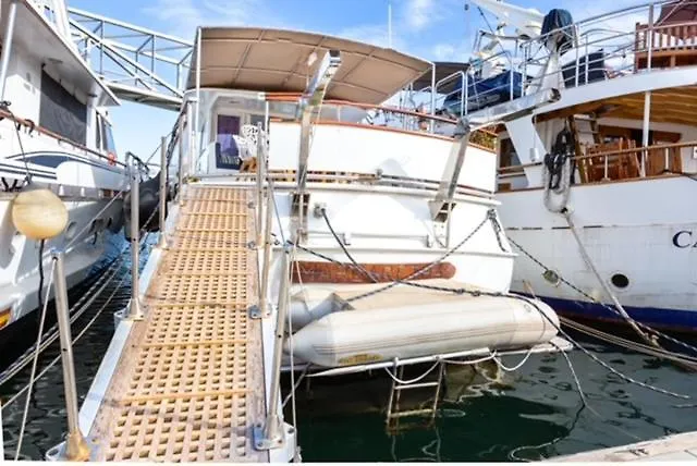 Botel Charming Boat In Barcelona - Perfect Getaway Hotel Sant Adria de Besos Espanha