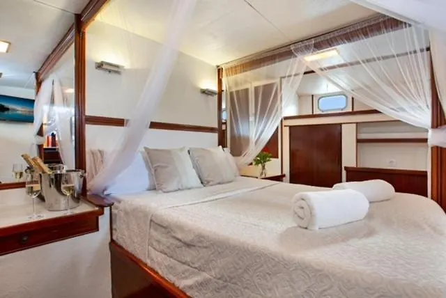 Charming Boat In Barcelona - Perfect Getaway Hotel Sant Adria de Besos Botel